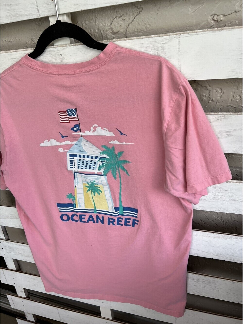 Vineyard Vines Men's Small T-Shirt in Pink with an Ocean Reef Whale design.